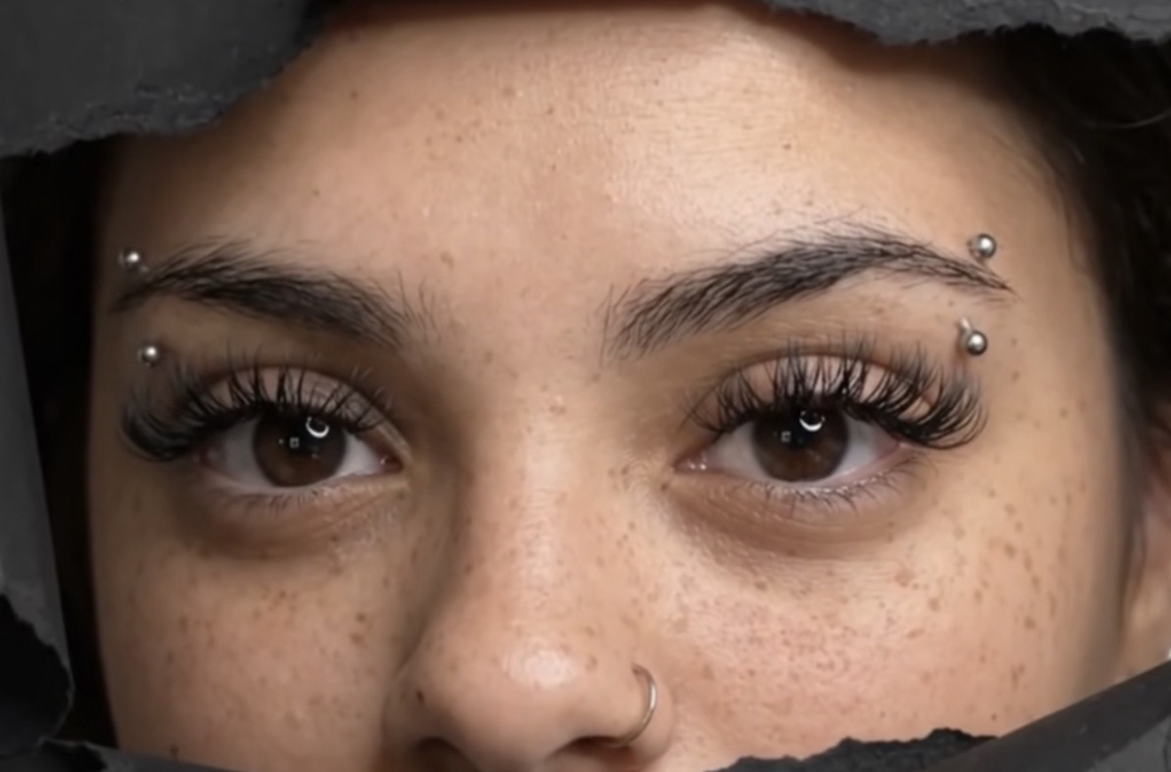 Full, uncropped view of mink lash extensions